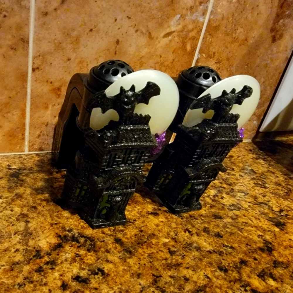 2 Bath & Body Works Plug ins